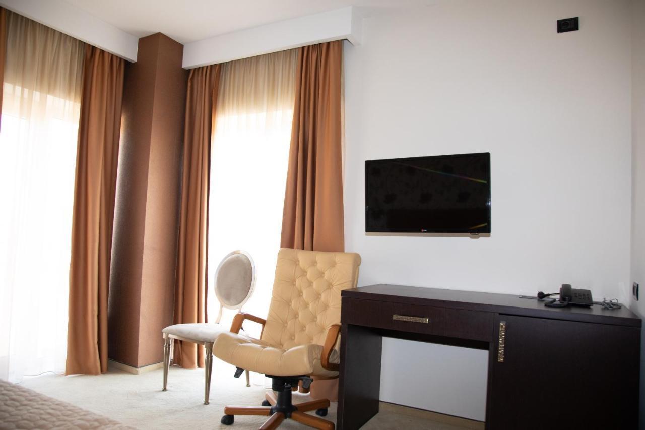 Hotel Palace Severin ドロベタ＝トゥルヌ・セヴェリン エクステリア 写真